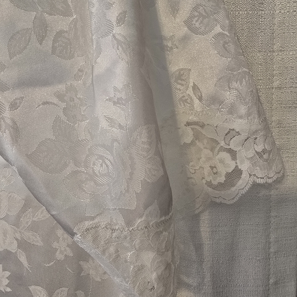 Vintage White Satin Robe with Luxurious Sheen Floral detail Lace on sleeve - Picture 4 of 5